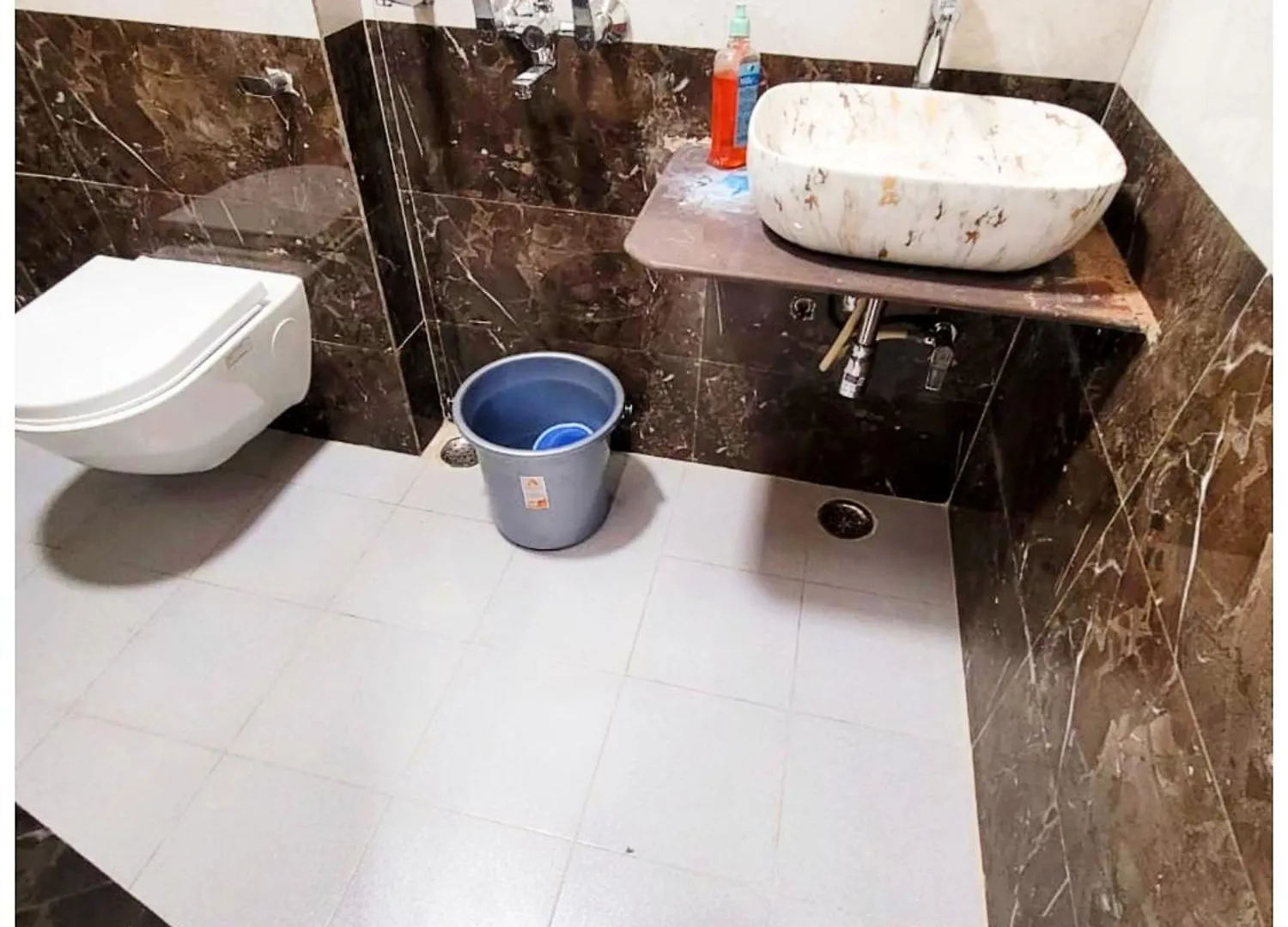 Varanasi Hotel K P V Near Varuna River And Temple